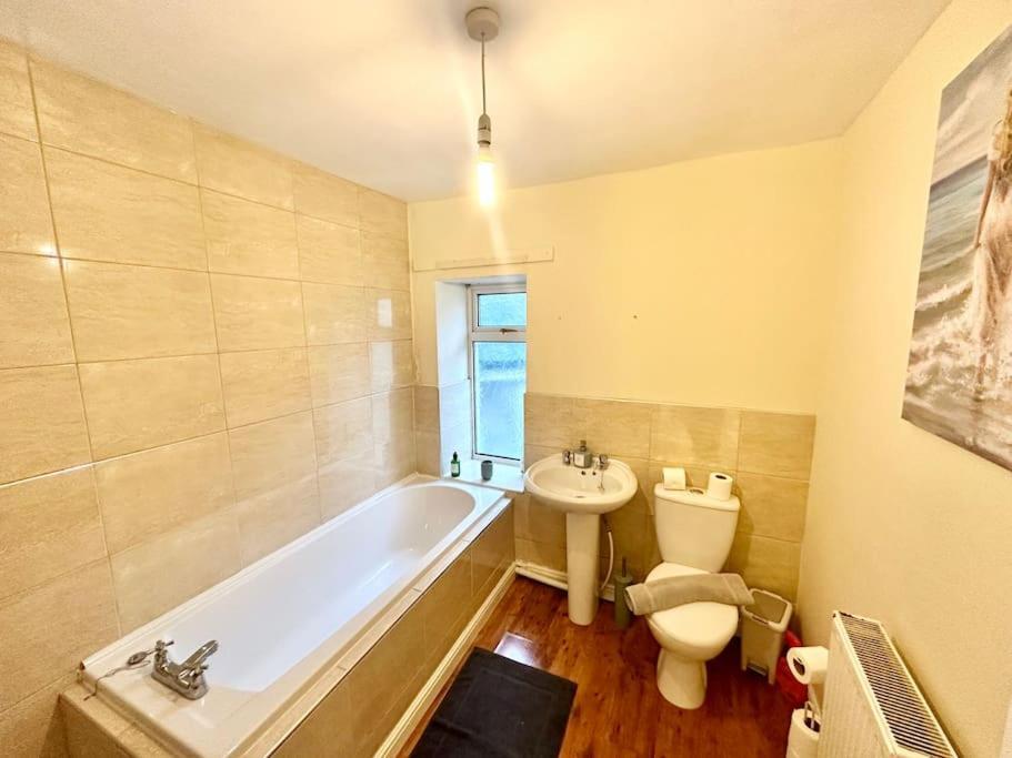 Cottage,Cinema Room,Log Burner Blaenavon Экстерьер фото